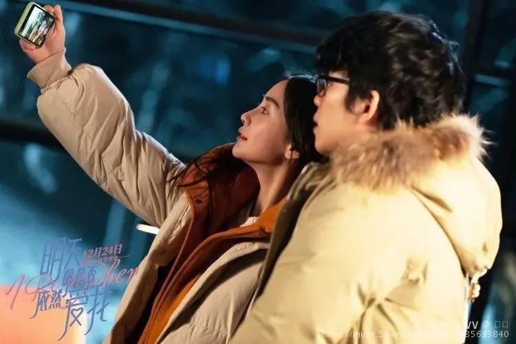 《永不失联的爱》：跨越时空的深情告白，泪洒影院的爱情奇迹！